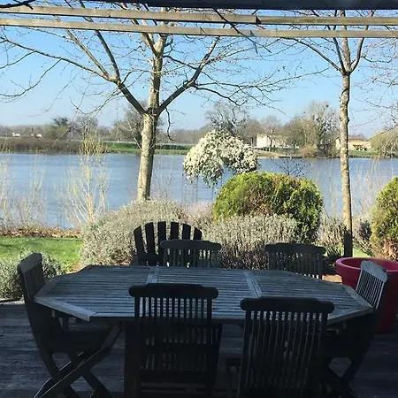 Maison d'hôtes L'arbre Rouge *