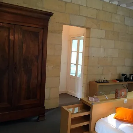 Maison d'hôtes L'arbre Rouge *